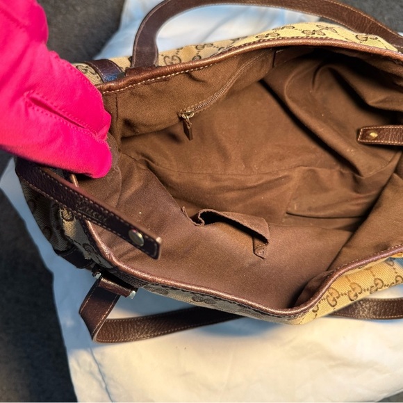 Gucci Brown Shoulder Bag with Iconic GG Monogram - Picture 4 of 8